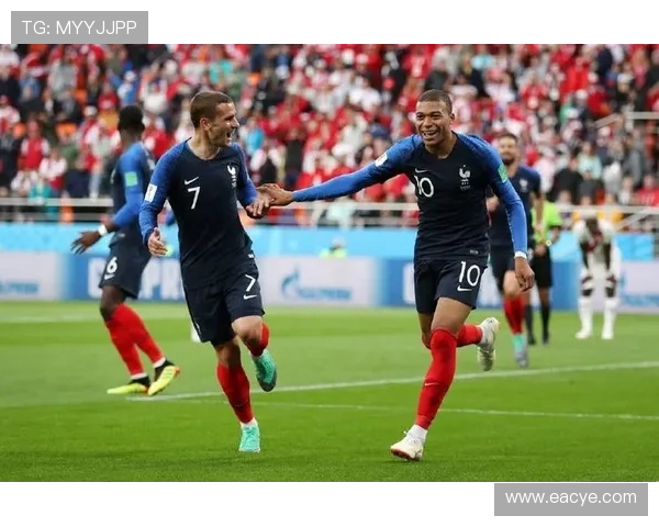 北京足球队在世界杯中的灵活战术与表现分析探讨