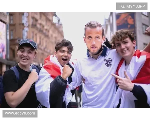 凯恩的传奇之路：从天才少年到足球巨星的成长历程与辉煌成就