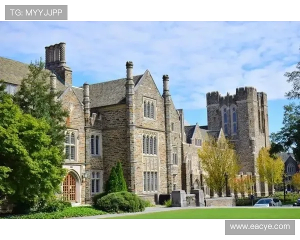 杜克大学与北卡罗来纳大学的经典对决回顾与分析 杜克大学与北卡罗来纳大学的经典对决回顾与分析